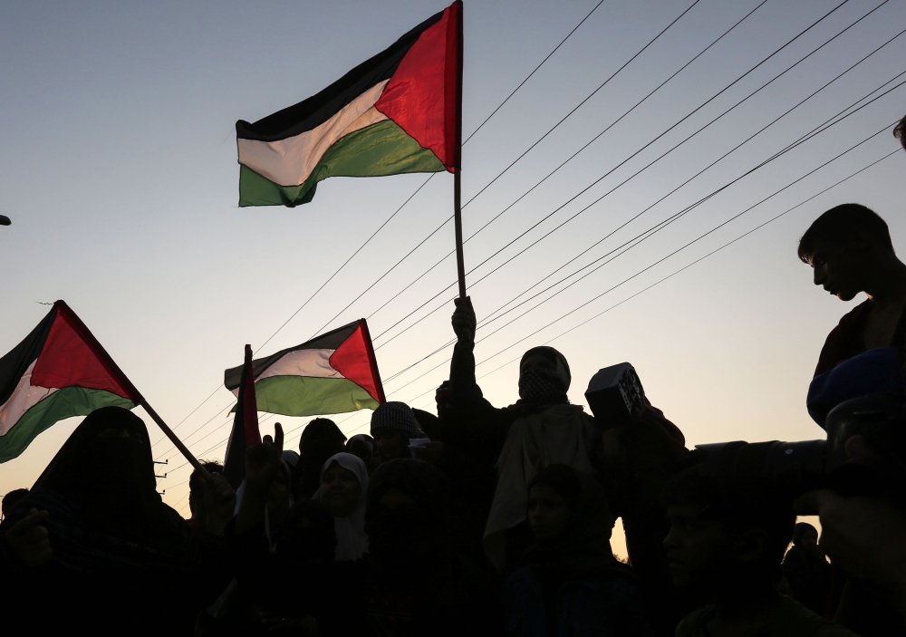 الانقسام وصفقة القرن ليسا قدرا على الشعب الفلسطيني