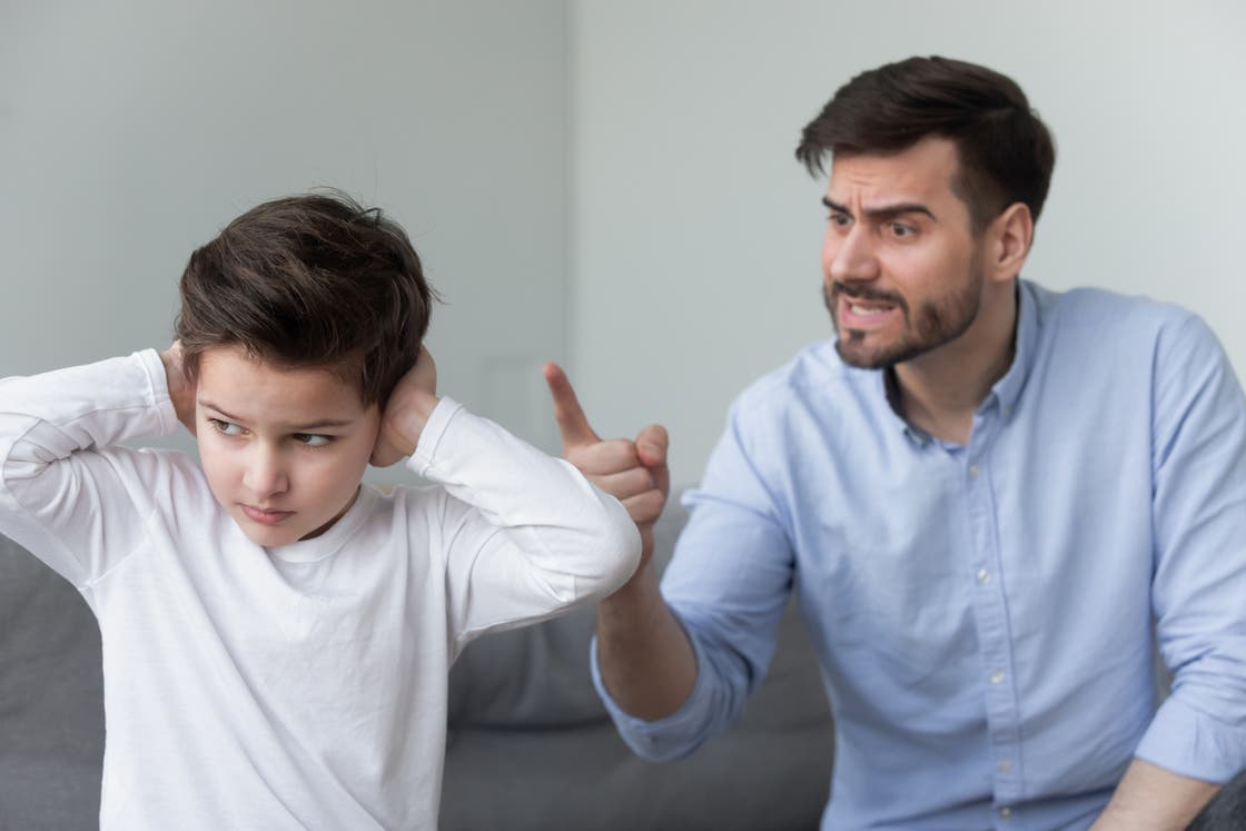 احذروا.. الصراخ على أطفالكم أسوأ من الضرب بل أشبه بالتحرش!