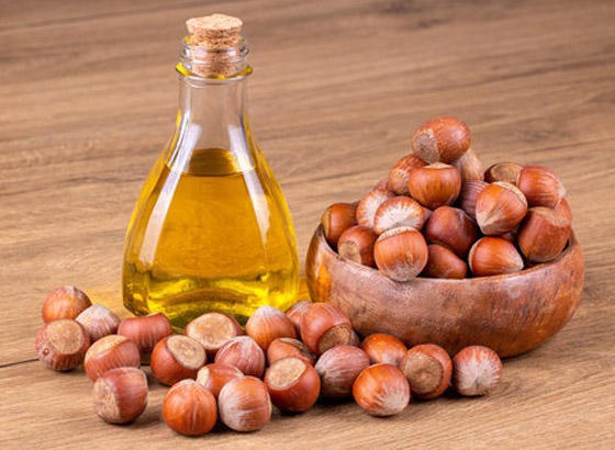 يحتوي على مضادات الأكسدة.. زيت البندق البديل الصحي للزيت والزبدة