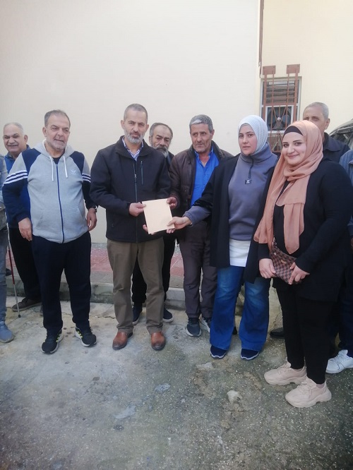 وقفة نسائية احتجاجية رفضًا لقرار الدول المانحة بوقف دعمها للأونروا.