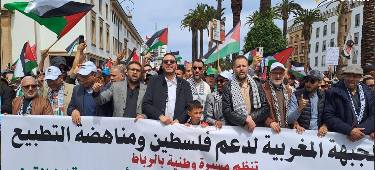 مئات الآلاف المغاربة يطالبون بـ