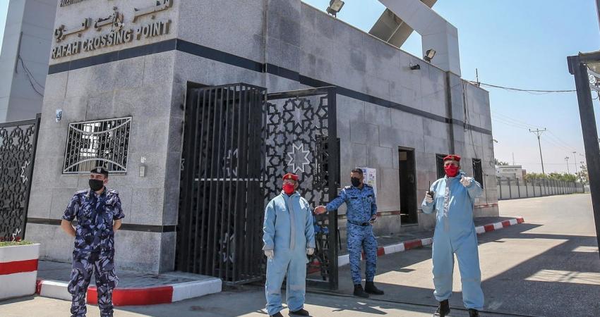 آلية السفر عبر معبر رفح الأحد