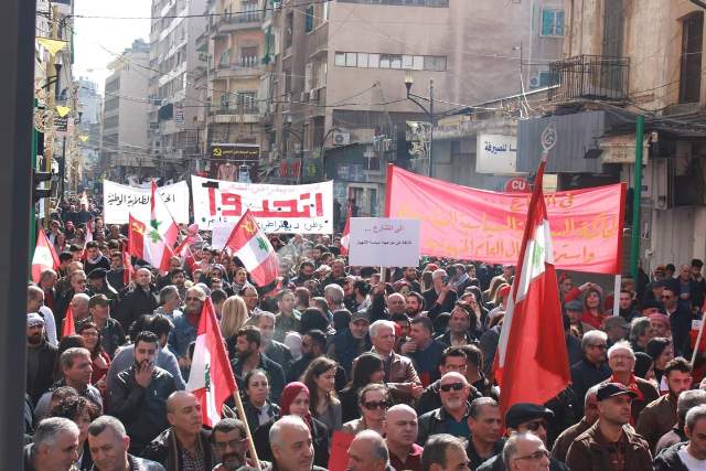 تظاهرة شعبية حاشدة للشيوعي في بيروت تحت شعار«كلنا عالشارع»