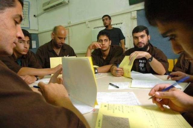 استقبال طلبات التقدم لامتحان «الإنجاز» للأسرى