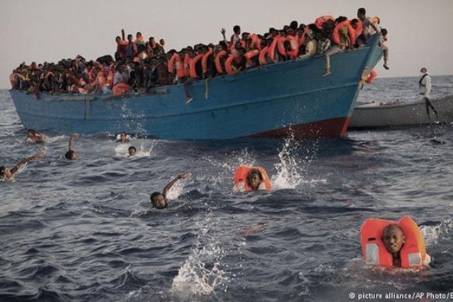170  قتيلاً ومفقوداً إثر غرق قاربين مهاجرين في البحر المتوسط