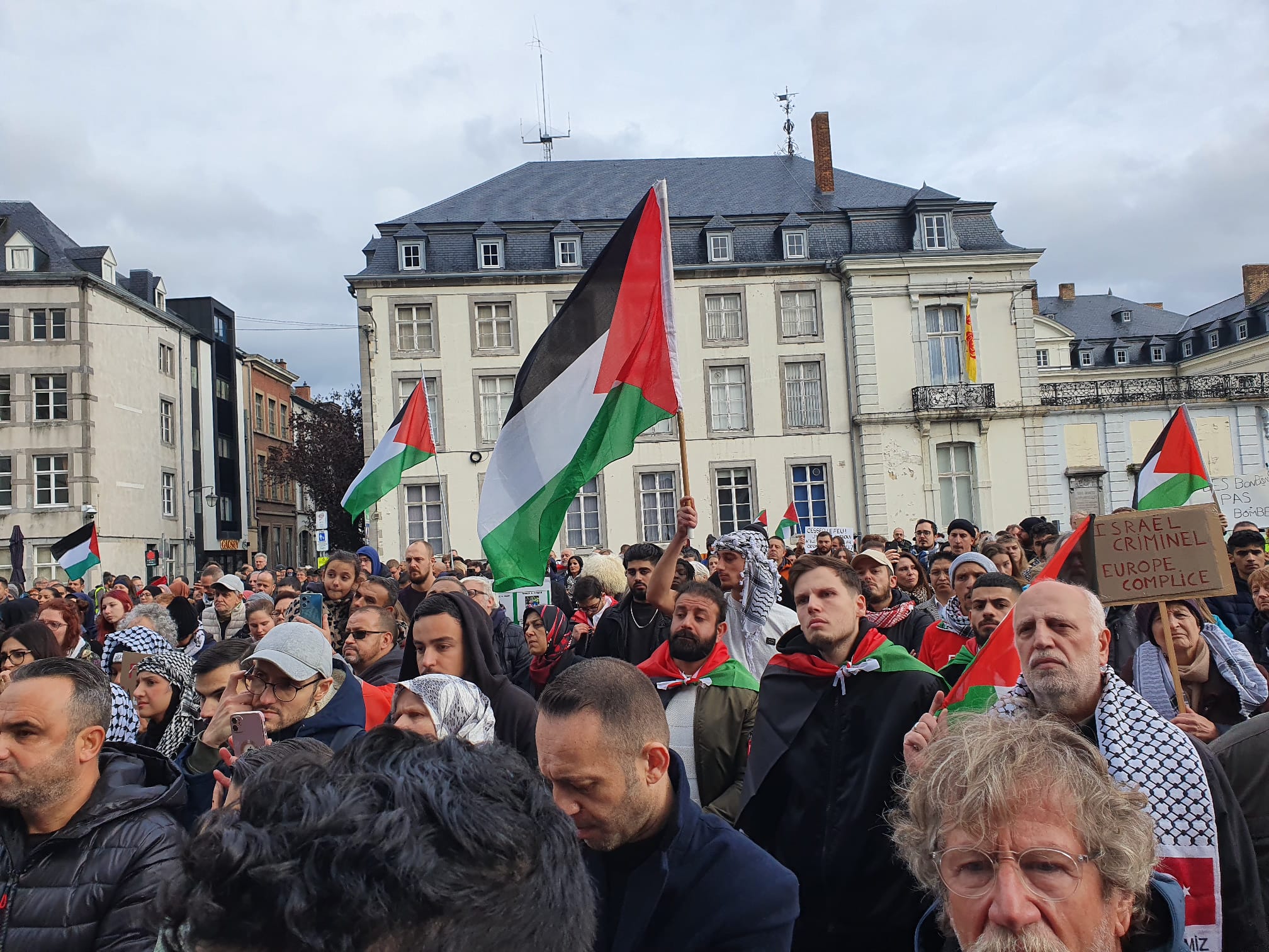 وقفة تضامنية مع الشعب الفلسطيني في مدينة نامور بلجيكا