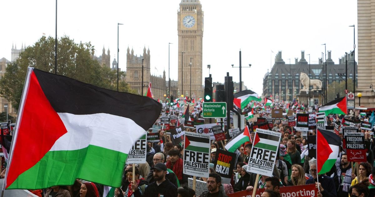 السلطات البريطانية تعتقل أكثر من 70 شخصاً خلال تظاهرة مؤيدة للفلسطينيين في لندن
