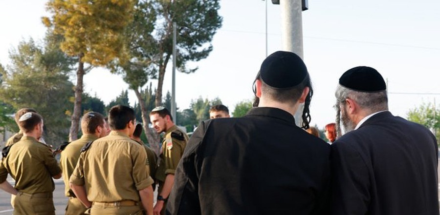 غالانت يصادق على أمر تجنيد 7000 شخص من اليهود الحريديم