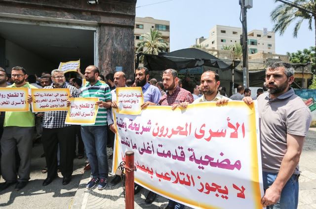هيئة الأسرى تؤكد صرف رواتب المحررين