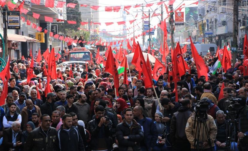 «الديمقراطية»:  الانقسام يزداد رسوخاً ومأسسة ويشكل عقبة كبرى أمام التوافق على مركز قيادي موحد